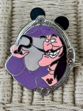 DISNEY 2010 Captain Hook Villains Magic Mirror Pin